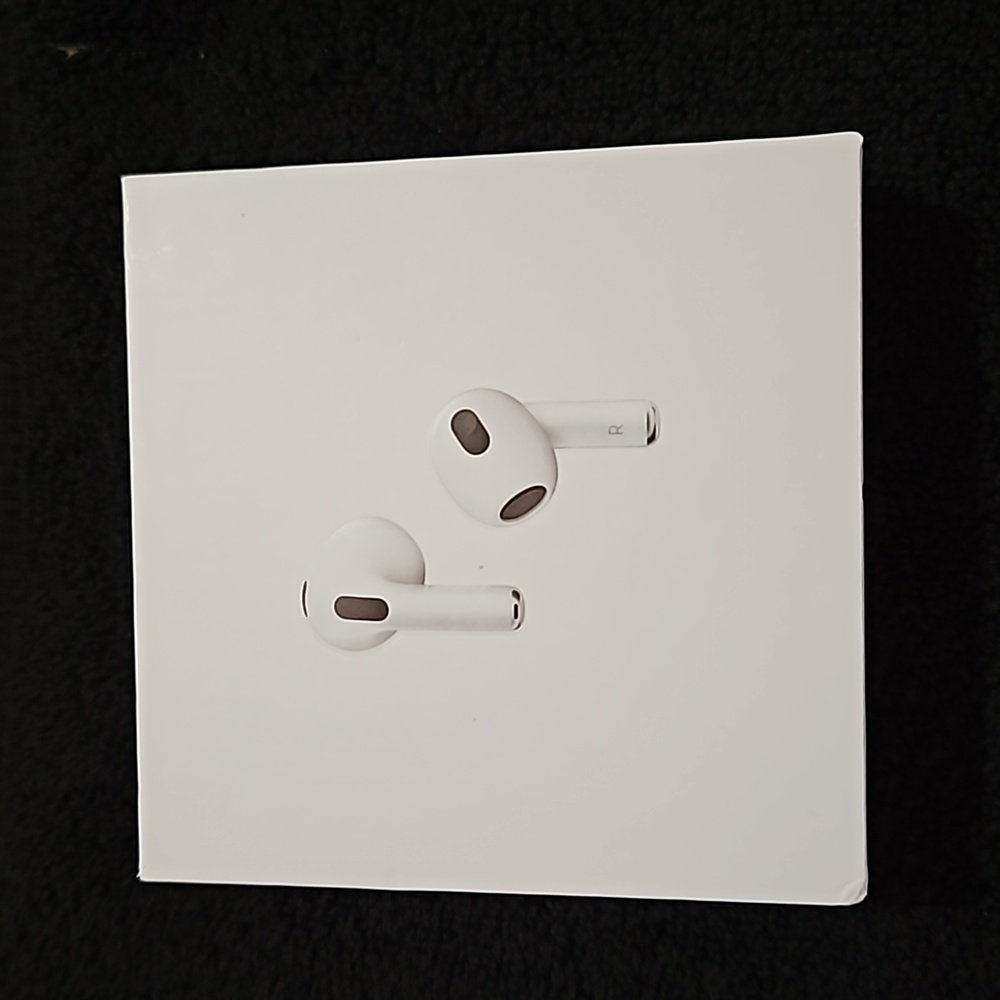Nwt Apple AirPods (3rd generation) with MagSafe Charging Case